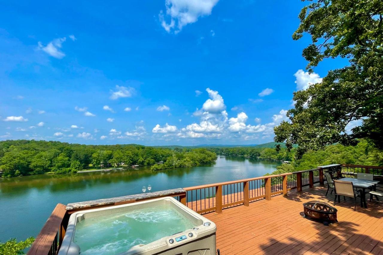 Hot Springs Waterfront Escape With Hot Tub!ヴィラ エクステリア 写真